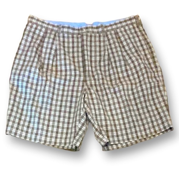 Roundtree & Yorke Other - Roundtree and Yorke Shorts Size 40 Plaid Relaxed Pleated Front 9.5” Inseam NWT